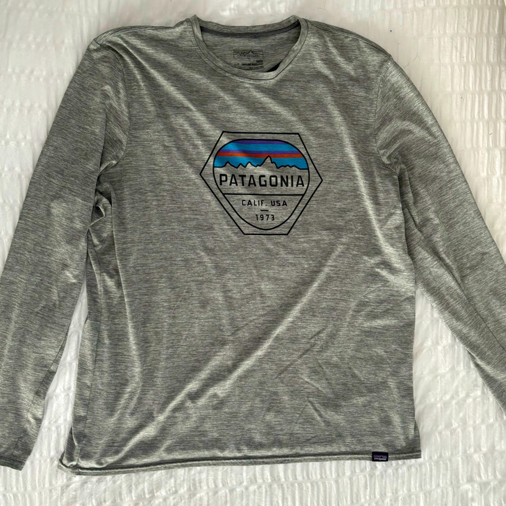 Patagonia Long Sleeved Capilene Cool Daily Graphic Shirt large